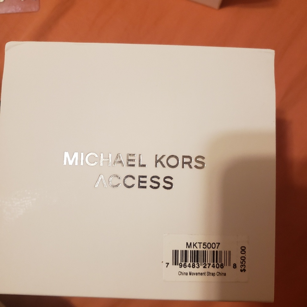 Michael Kors Bradshaw Smart Watch - Picture 4 of 4